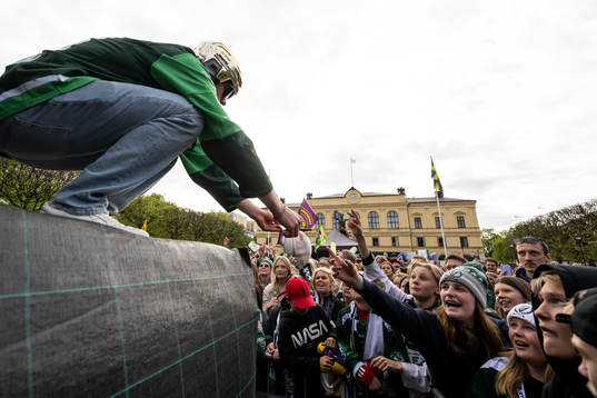 Färjestads Albert Johansson jublar