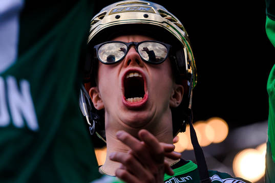 Färjestads Anton Berglund jublar