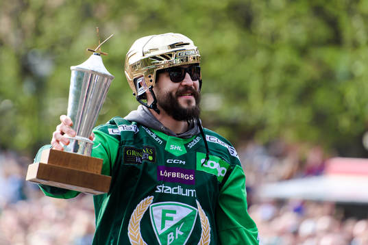 Färjestads Jesse Virtanen jublar