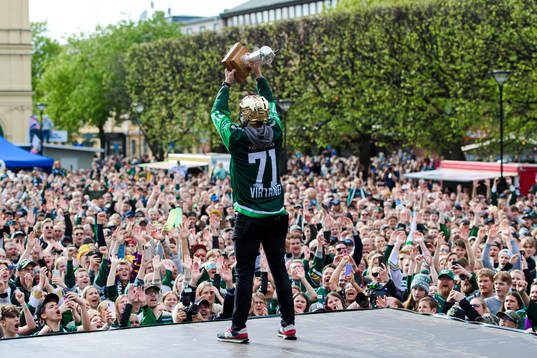 Färjestads Jesse Virtanen jublar