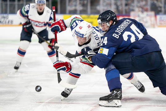 Mathis Olimb of Norway and Hannes Björninen of Finland