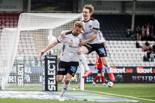 Örebros Erik Björndahl  jublar