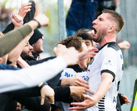 Örebros Axel Oskar Andrésson jublar efter 2-0 målet av Noel Milleskog (ej i bild)