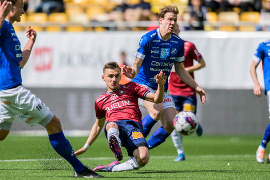 Örgrytes Ajdin Zeljkovic och Norrbys Nicklas Savolainen