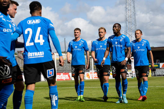 Halmstads Samuel Kroon, Villiam Dahlström, Sadat Karim och Joel Allansson jublar efter 1-1