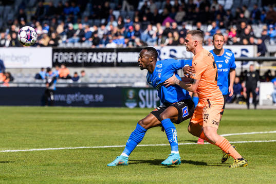 Halmstads Sadat Karim och AFC Eskilstunas Jesper Manns