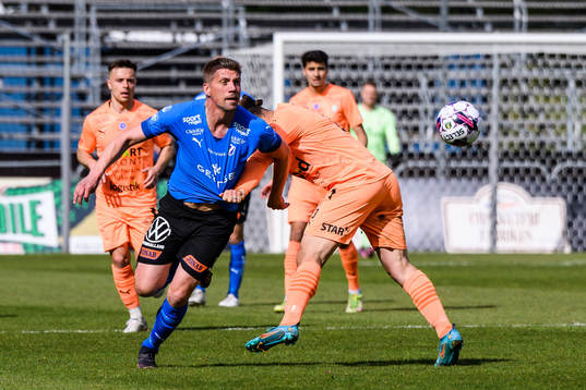 Halmstads Mikael Boman och AFC Eskilstunas Abdelkarim