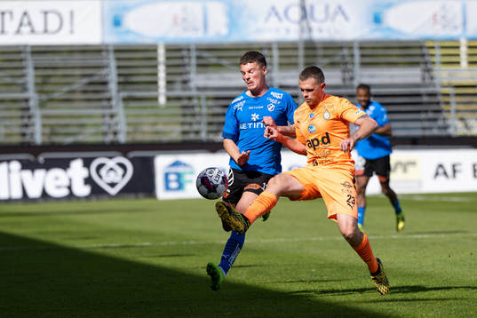 Halmstads Samuel Kroon och AFC Eskilstunas Jesper Manns