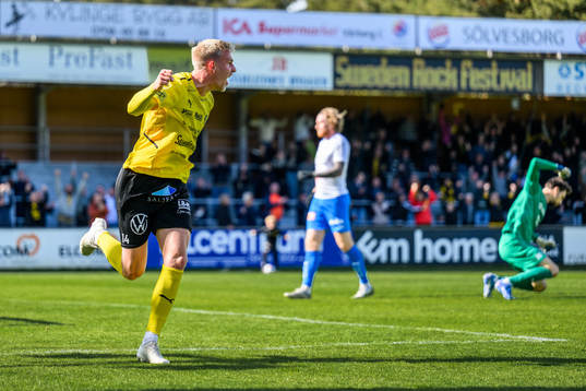 Mjällbys Herman Johansson jublar efter 1-1