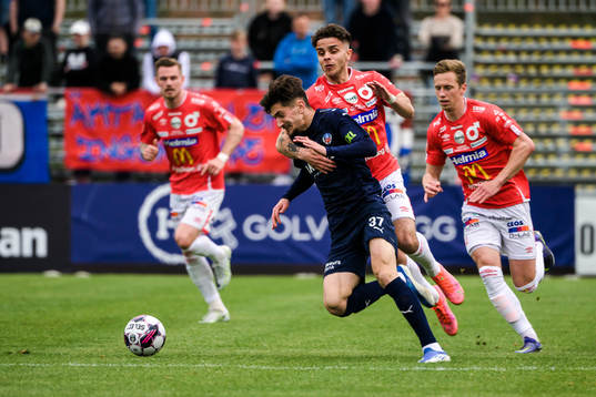 Helsingborgs Armin Gigovic och Degerfors Justin Salmon