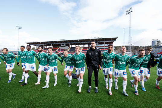 Brages  spelare jublar