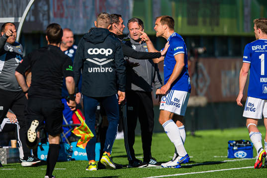 Torgeir Halsen, fourth official, Erling Moe, head coach of