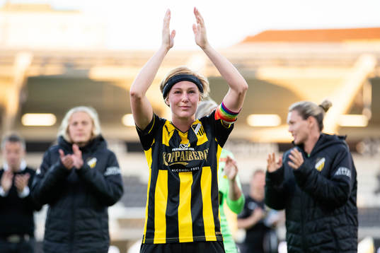 Häckens Luna Nørgaard Gevitz tackar publiken