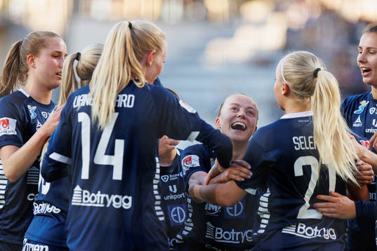 Linköpings Olga Ahtinen jublar