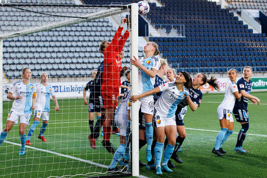 Oroligt framför Djurgårdens målvakt Kelsey Daugherty