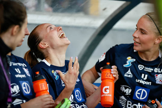 Linköpings Olga Ahtinen jublar