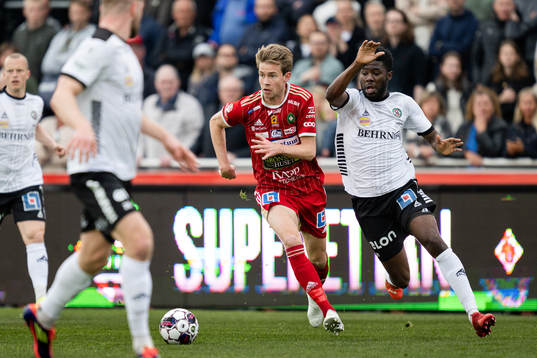 Skövdes Mikael Mörk och Örebros Victor Mpindi