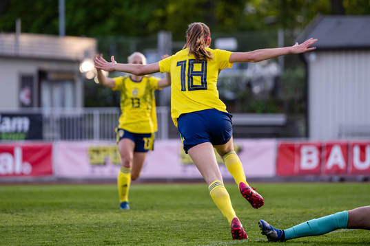 Sveriges Bianca Hultbäck Nattland jublar efter 1-1