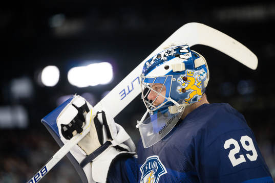 Goaltender Harri Säteri of Finland