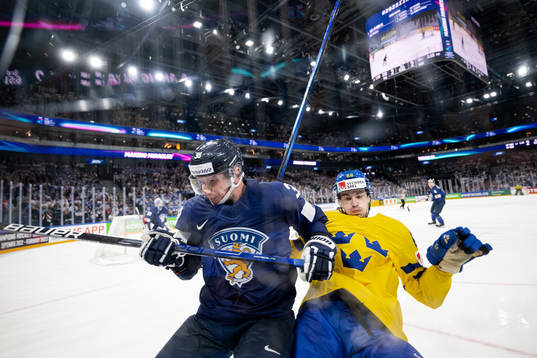 Jusso Hietanen of Finland and Nils Åman of Sweden