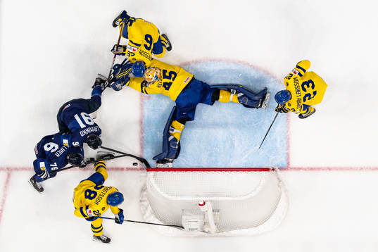 Goaltender Magnus Hellberg, Adam Larsson, Oliver Ekman