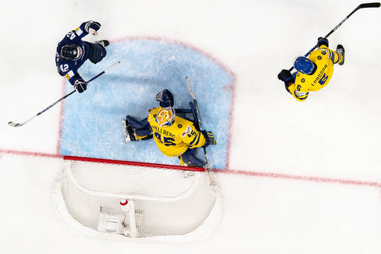 Sami Vatanen of Finland celebrate the 2-1 goal behind