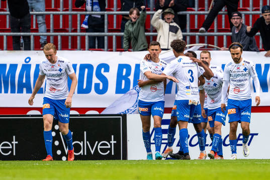 Värnamos spelare jublar