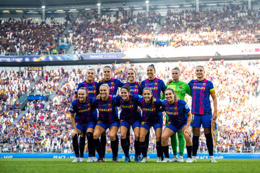 Players of Barcelona pose for a team photo ahead of the UEFA Women's Champions League final match between Barcelona and Lyon on May 21, 2022 in Turin. Top left: Patri Guijarro, Irene Paredes, Maria Pilar Leon, Jennifer Hermoso, goalkeeper Sandra Panos and Alexia Putellas. Front left: Caroline Graham Hansen, Fridolina Rolfö, Marta Torrejon, Aitana Bonmati and Mariona Caldentey.
