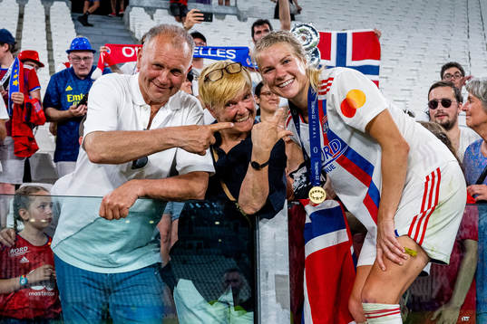 Ada Hegerberg of Lyon celebrates with her dad Stein Erik Hegerberg and mum Gerd Stolsmo
