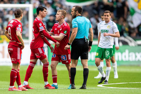 IFK Norrköpings Jean Carlos De Brito reagerar