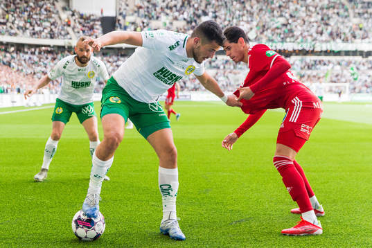 Hammarbys Astrit Selmani och IFK Norrköpings Jean Carlos De Brito