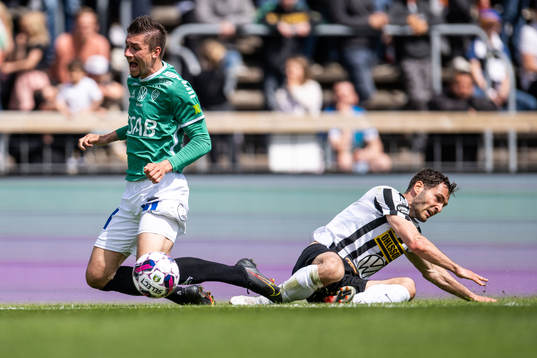 Brages André Reinholdsson och Landskronas Alexander Tkacz