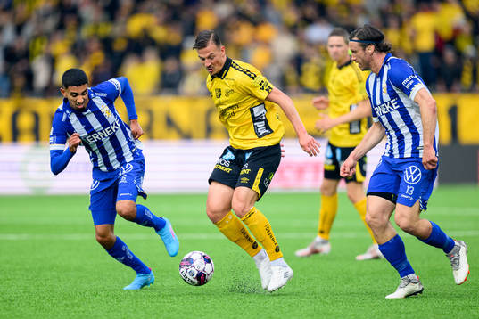 IFK Göteborgs Amir Al-Ammari och Gustav Svensson i kamp med Elfsborgs Simon Olsson