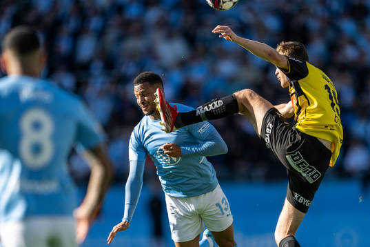Malmö FFs Martin Olsson och Häckens Oscar Uddenäs
