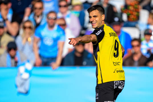 Häckens Alexander Jeremejeff jublar