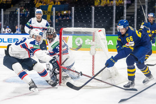 Martin Rønnild of Norway and Nils Åman of Sweden