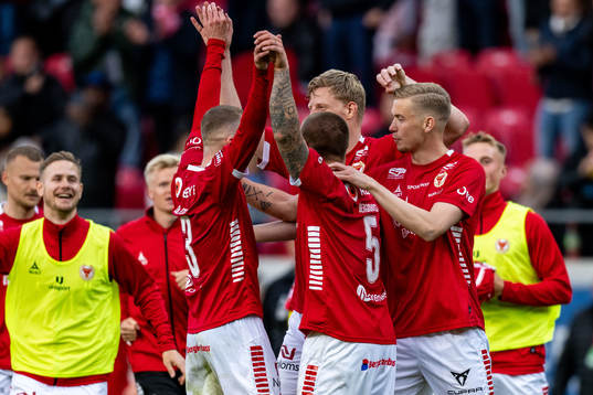 Kalmars spelare jublar