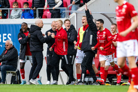 Kalmars tränare Henrik Rydström jublar