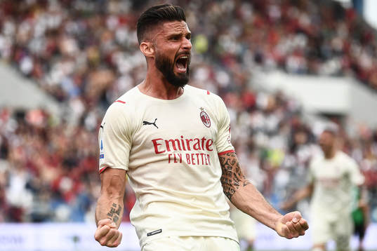 Olivier Giroud of Milan celebrates