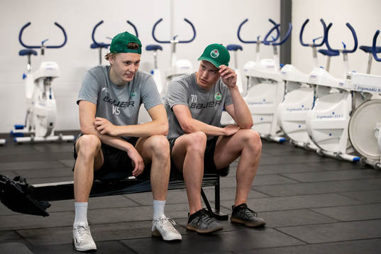 William Strömgren och målvakt Calle Clang