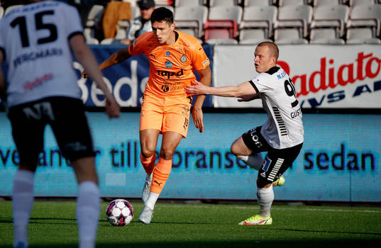 AFC Eskilstunas Sodmir Zekovis och Örebros Daniel