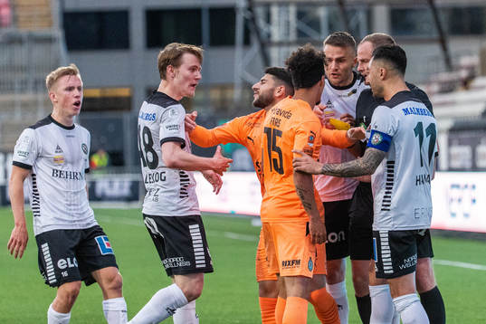 Irriterat mellan Örebros Noel Milleskog och AFC Eskilstunas Viktor Fors