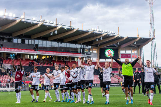 Örebros spelare jublar