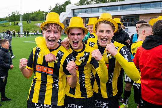 Häckens Liam Mekic, Pontus Dahbo och Sigge Jansson jublar