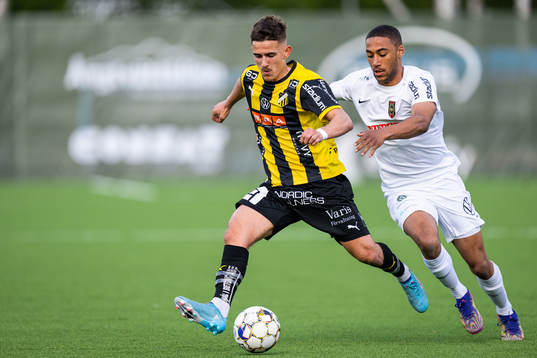 Häckens Semir Bosnic och Brommapojkarnas Philip De Fine