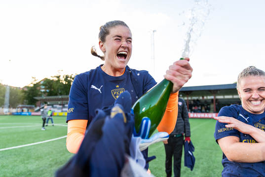 Rosengårds målvakt Teagan Micah jublar