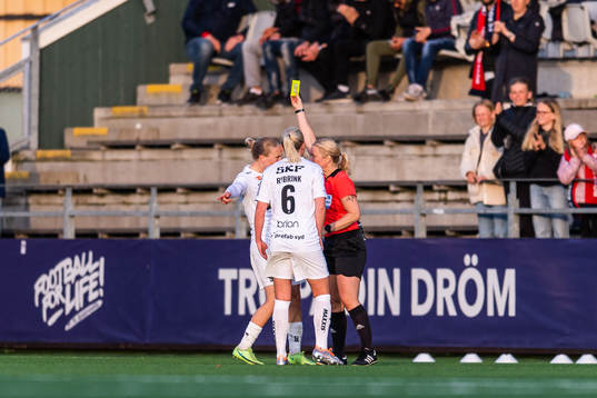 Häckens Filippa Curmark och Josefine Rybrink reagerar mot