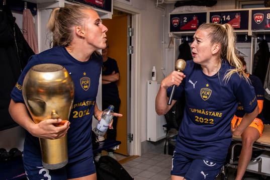 Rosengårds Gudrun Arnardottir och Charlotte Grant jublar