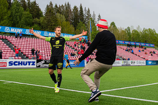 Bård Finne of Brann celebrates