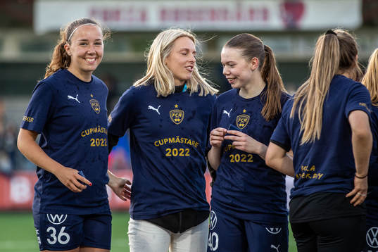 Rosengårds Athinna Persson Lundgren och Bea Sprung jublar
